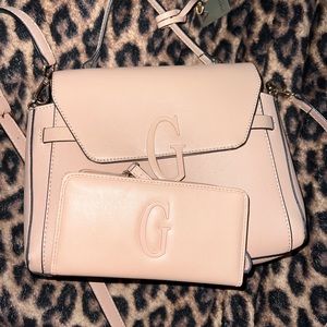 Guess purse and matching wristlet wallet - super cute and classy , beige/tan
